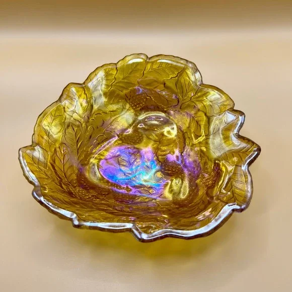 VTG Indiana Blackberry Yellow Carnival Glass Bowl Iridescent MCM Collectible