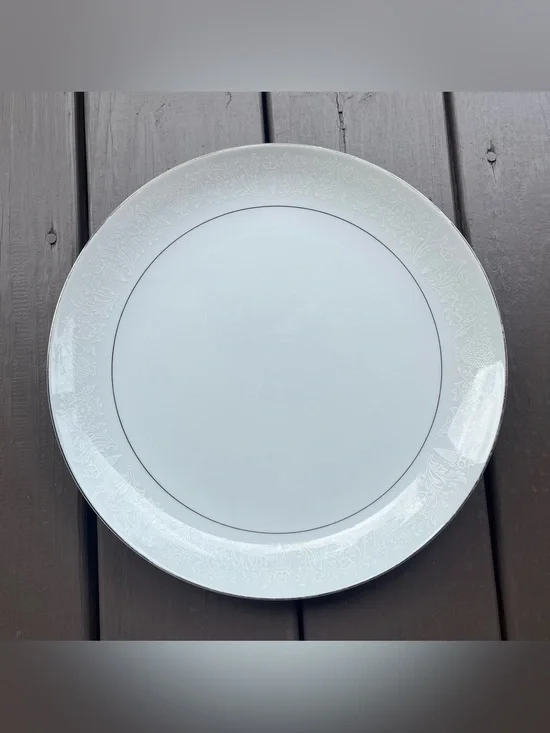 Vintage Crown Victoria Lovelace Round Chop Plate Serving Platter White Silver