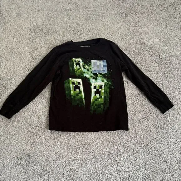 Mojang Minecraft youth, large,‎ long sleeve graphic shirt