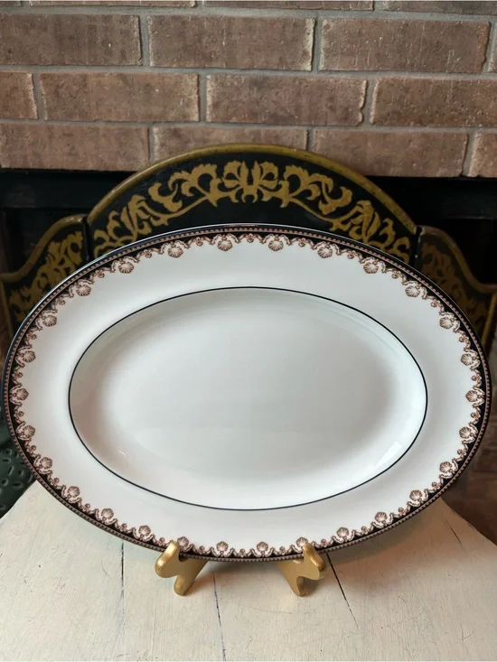 WEDGWOOD MEDICI R4588 Bone China 14 1/8” Oval Serving Platter Plate England
