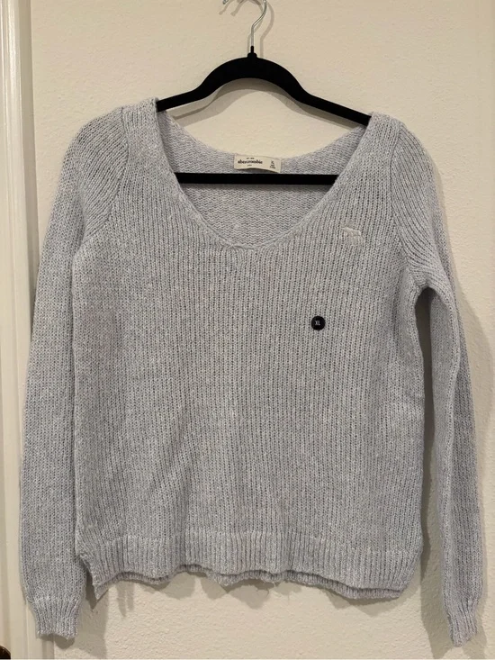 Abercrombie & Fitch Girl’s Light Gray Scoop Neck Knit Sweater