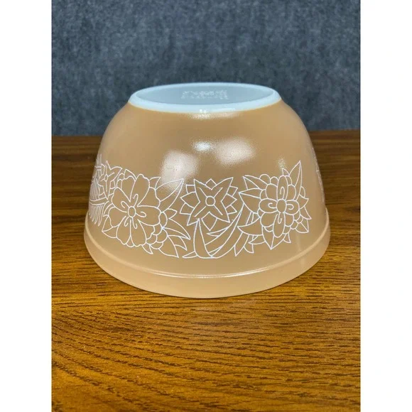 Vintage Pyrex Woodland 402 Mixing Bowl 1.5 Pint Tan White‎ Floral Oven safe