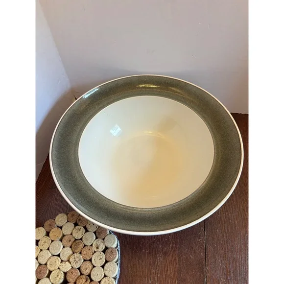 Pier 1 Import Cordelia Stoneware Serving Bowl Cream Speckled Olive Green Rim 13