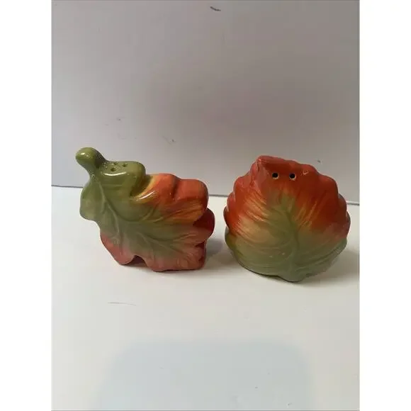 Vintage Ceramic Fall Autumn Maple Leaf Salt and Pepper Shakers‎ Set