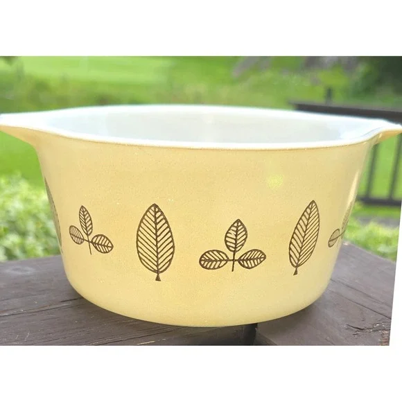 Vintage Pyrex Golden Acorn 473 1 Qt Casserole Dish Yellow Gold Leaf Cinderella