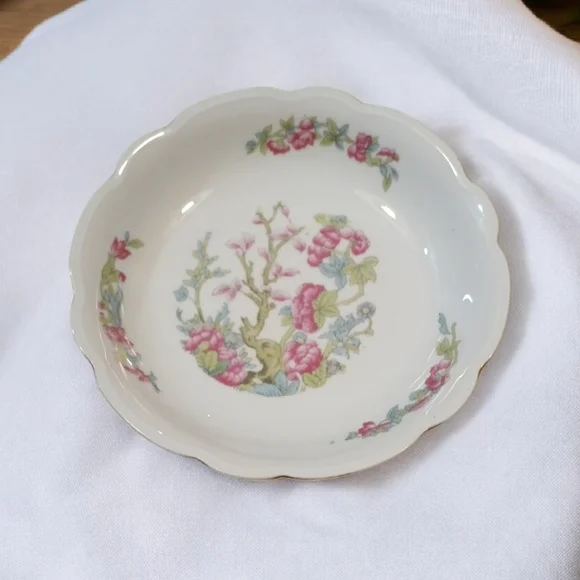 Antique•Floral Scalloped Edge Dish