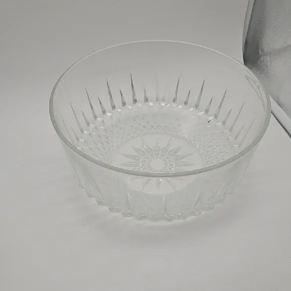 Clear Glass Cut-Style Serving Bowl - Classic Clear Finish