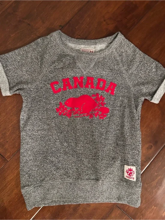 Canada shortsleeve heathered grey sweatshirt - size M (7-8 yrs) 135/68