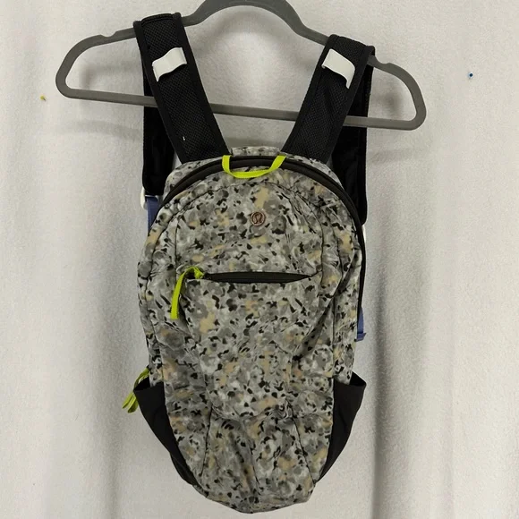 Lululemon Run From Work‎ Backpack Not So Fleur Silver Spoon