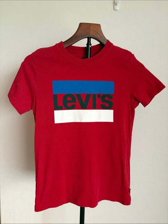 Levi's Red Tee with Blue, M (10/12)