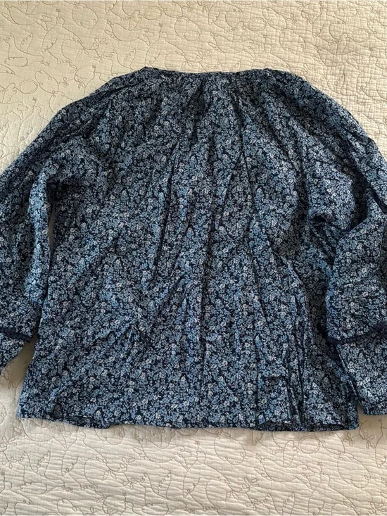 J. Crew Blue Floral V-Neck Long Sleeve Blouse JCREW 100% cotton blue floral top