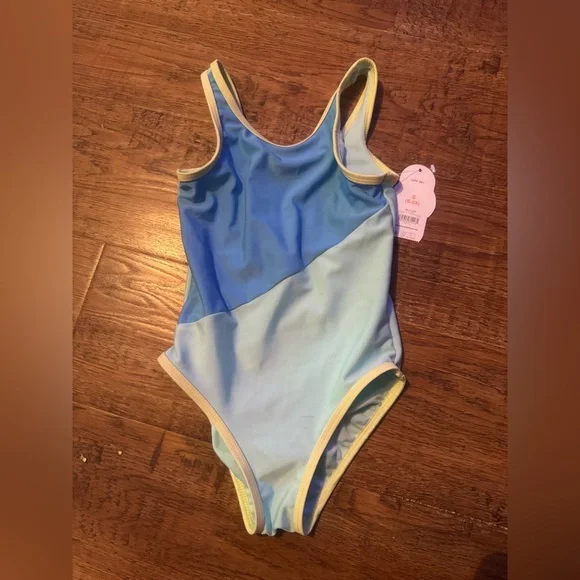 Girls spf50 swimsuit 6/6X NEW