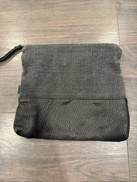 Pistol Black Two-Tone Canvas clutch 8:5