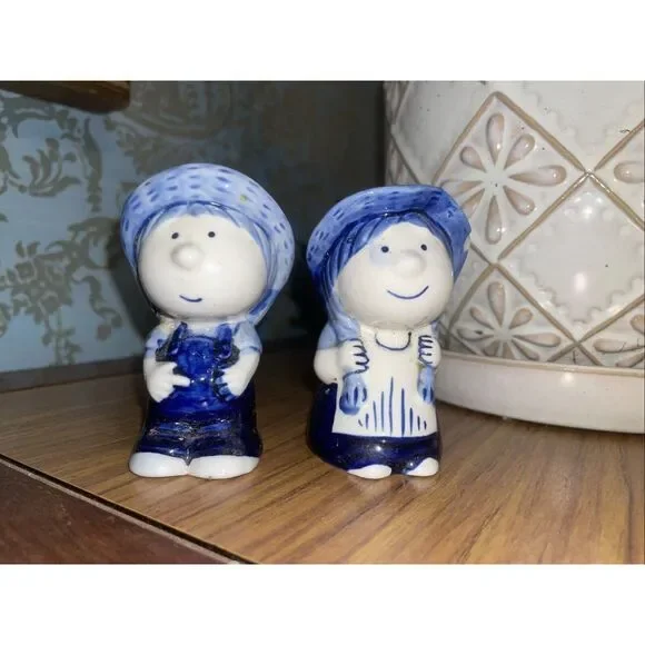 Vintage Delft Blue Boy and Girl Salt and Pepper Shaker Set  Souvenir of‎ Holland