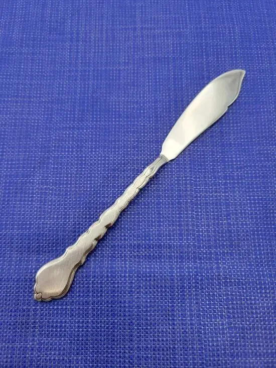 Oneida Cello Butter Knives 6 3/8