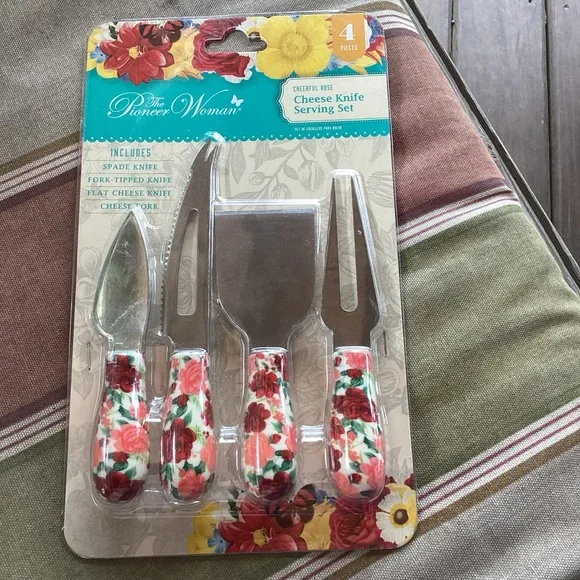 NWT  The Pioneer Woman Red and Green Cheese Serving Utensils‎