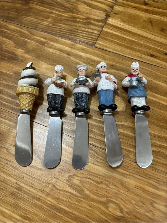 4 Boston Warehouse Stainless Chef Themed Butter Spreaders & 1 other stainless