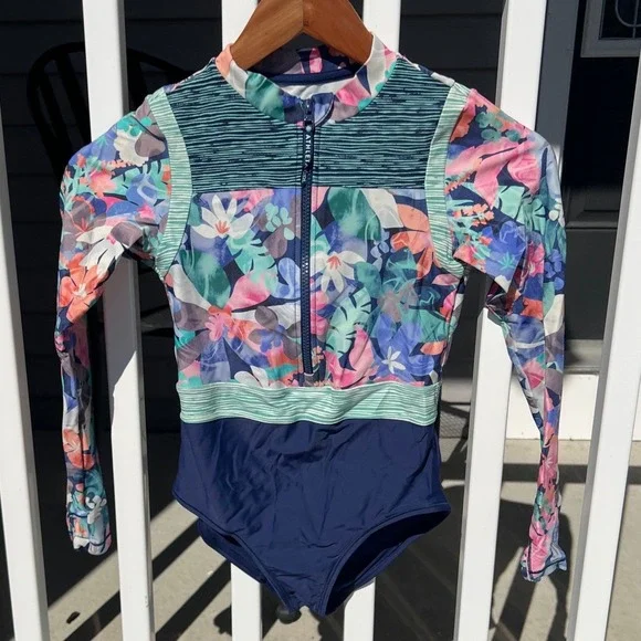 Athleta Girl Rashguard Swimsuit Size Long Sleeve Size MEDIUM 8-10 Bora Bora
