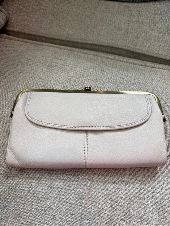 HOBO Light Blush Pebbled Leather Kiss-Lock Clutch
