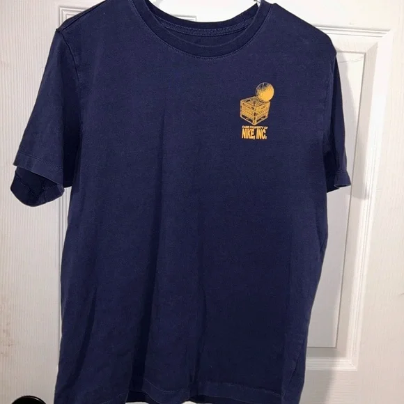 Nike Case Property Basketball Hoops Cartoon T-Shirt Medium
