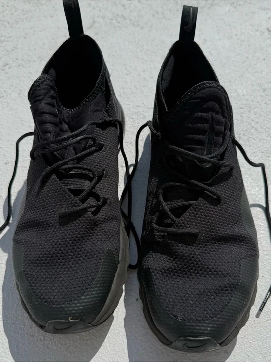 Men's Black Nike Slip-On Sneakers
