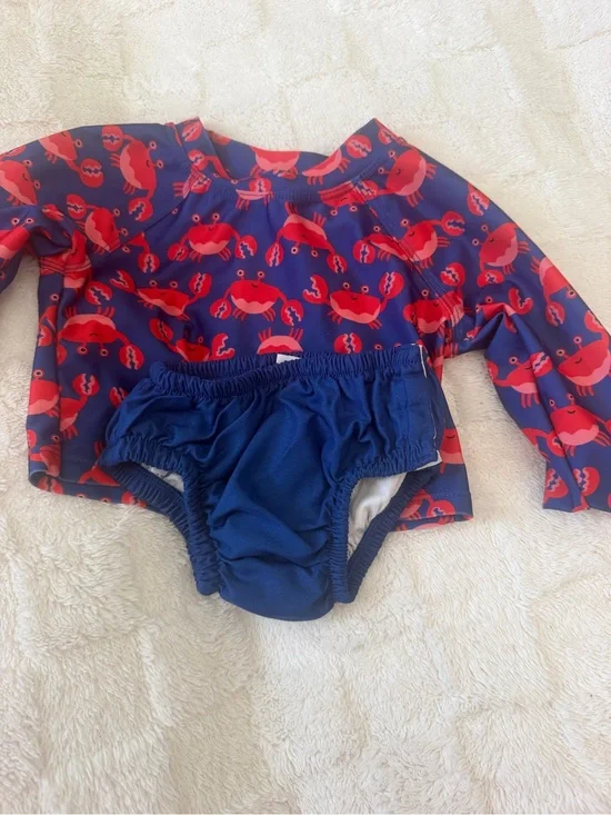 Kids Long-Sleeve Crab Rash Guard Swim Set in Navy and Red