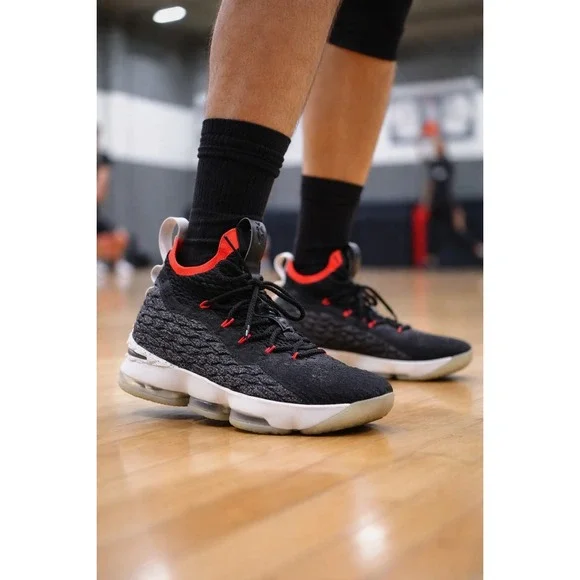 Nike LeBron 15 XV Black/Sail Bright Crimson Men's 11 /AQ2363-002 Authentic