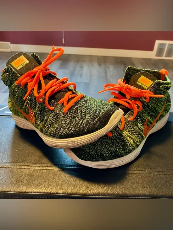 Nike Lunar Flyknit Chukka Men’s Size 9/Women’s Size 10.5