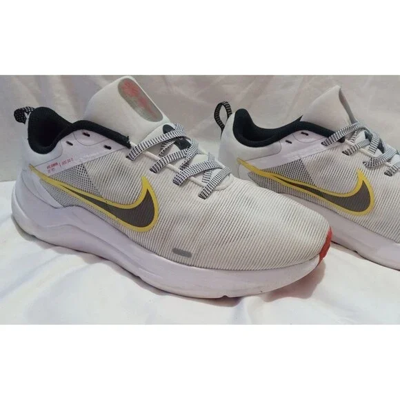 Nike Women’s Running Shoes – Size 8