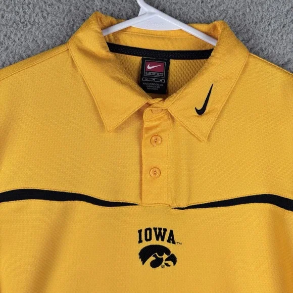 Iowa Hawkeyes‎ Polo Shirt Mens Medium Gold Black Nike Embroidered Swoosh Collar