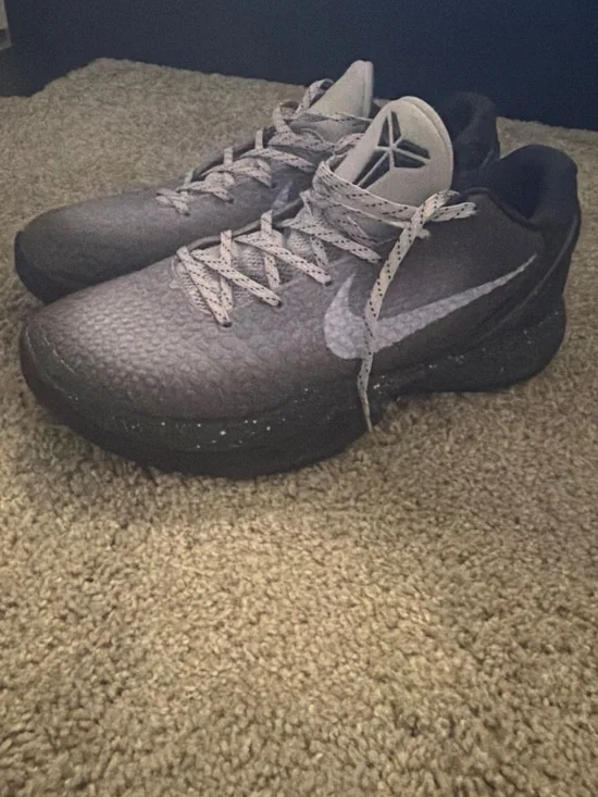 Nike Men’s Kobe EYBL Grey and purple Low-Top Sneakers