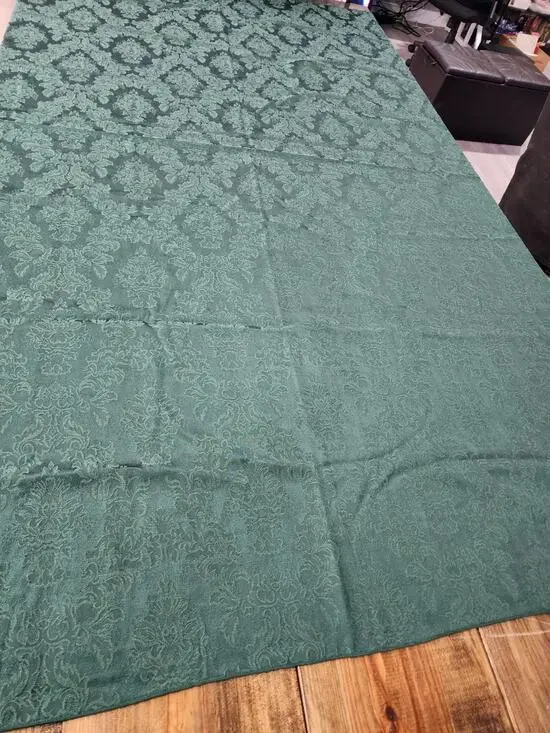 Christmas Green Floral Patterned Table Cloth 79