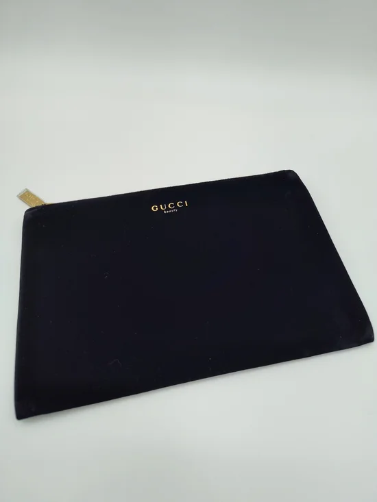 GUCCI Beauty Black Velvet Cosmetic Pouch Gold Zip Clutch Makeup Bag NIP