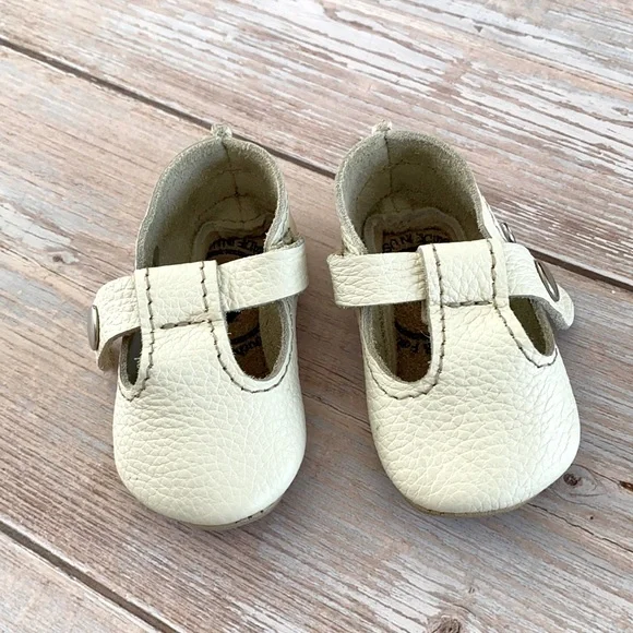 Baby Walker Mary Jane Shoes in Cream