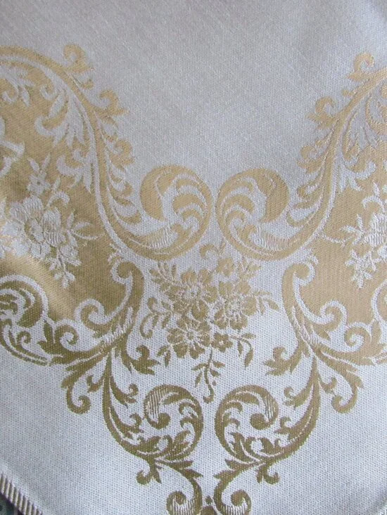 Set of 8 Gold and Beige Tone Napkins 18