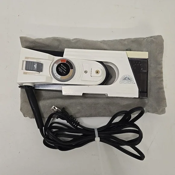 Lewis N.‎ Clark Model IR100 Dual Voltage Steam & Dry Travel Iron