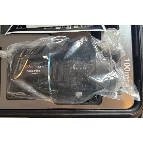 SIRUI 100mm T2.9 1.6X Full-Frame Anamorphic Lens RF MOUNT WITH TRAVEL CASE