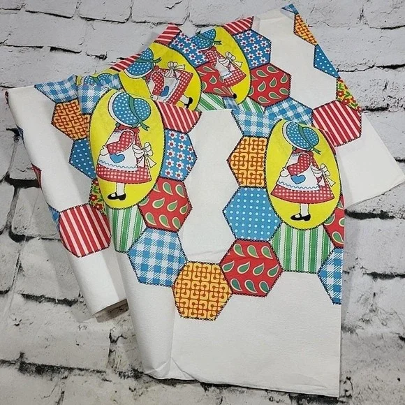 Vintage Fashion Ware Table‎ Cover Paper Tablecloth Quilt Bonnet Girl Themed Open