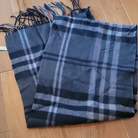 Enya Montanani Luxe Cashmere Wool Blend Black Plaid Tassel Scarf‎