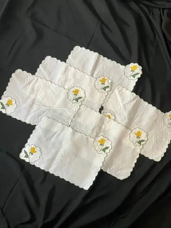 Vintage Linen Placemats Set of 6 Yellow Rose Embroidered Scalloped Table Mats