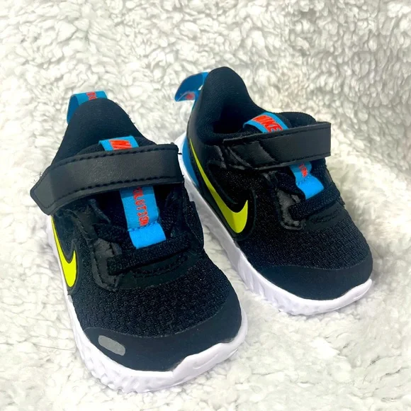 Nike‎ Unisex-Child Revolution 5 BabyToddler Velcro Running Shoe