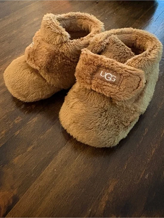UGG Kids Cozy booties