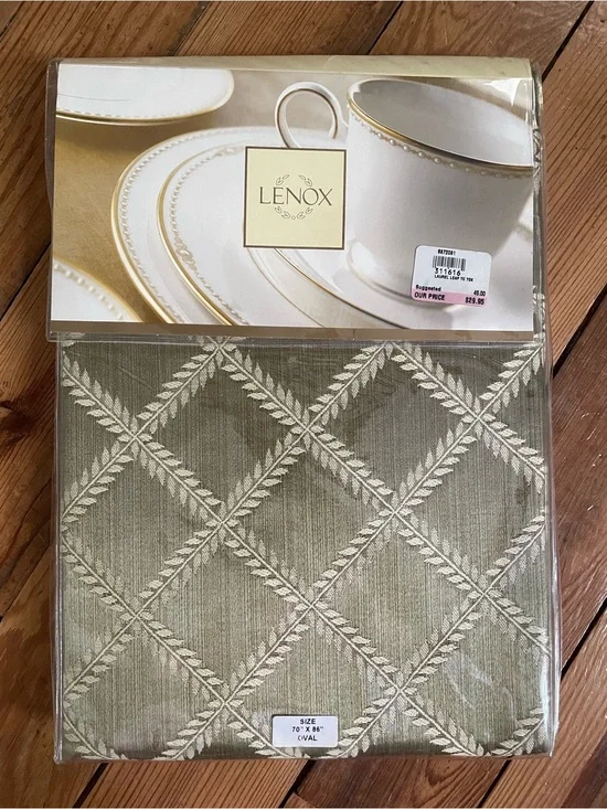 Lenox Laurel Leaf Oval Tablecloth