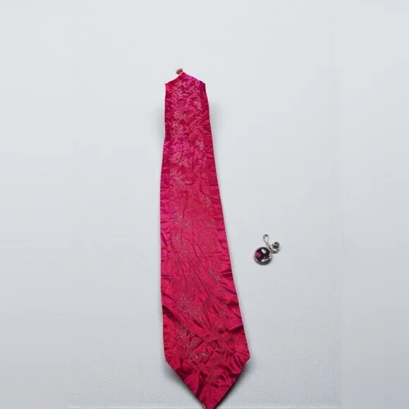 Elegant Red Sparkle Table Runner (EUC)