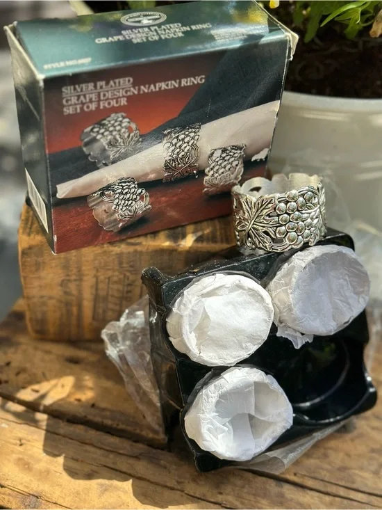 Godinger Silver Plated Grape Vine Napkin Rings Set of 4 w/ Box