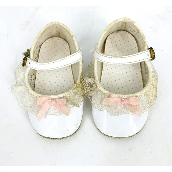 Vintage 1980's Made In USA White Lace Baby Shoes Size 2 Mary Jane With Bows