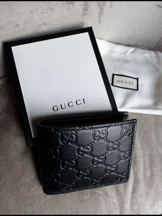 GUCCI GG Emblem Bi-Fold Leather Wallet - BRAND NEW IN BOX with Bow.
