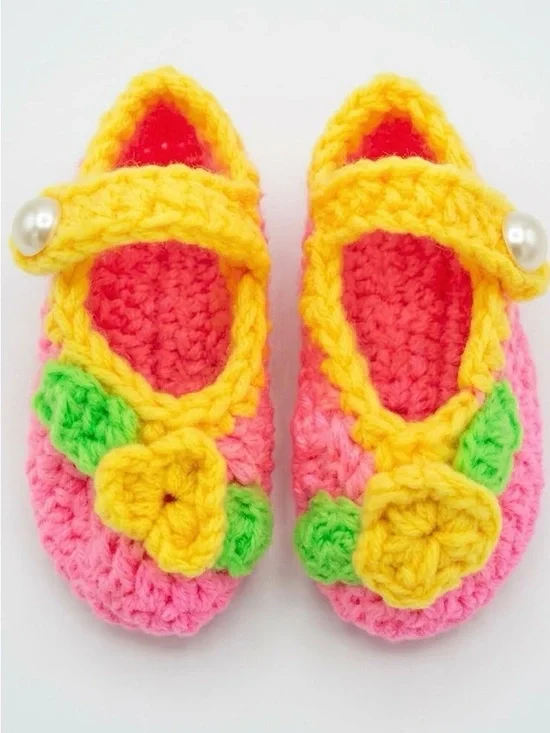 Hand‑Knit Baby Mary Jane Booties – Flower Accent – 4.5