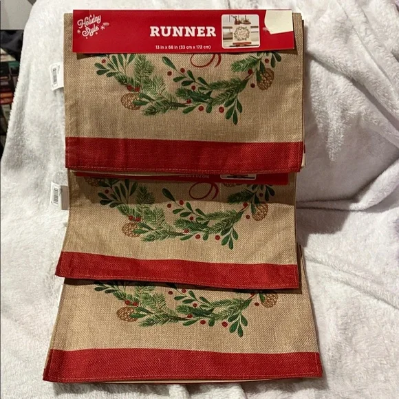 Festive Holiday Table Runner with Pinecone Design