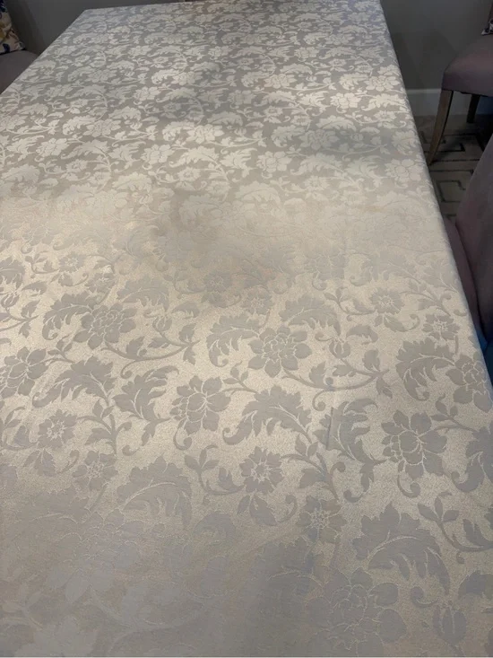 Classic Damask Floral Tablecloth in Cream